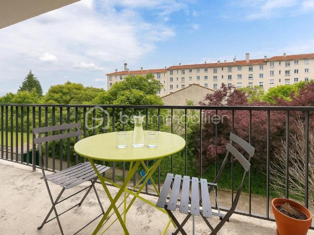 Appartement familial – Verdure, calme et douceur de vivre à deux pas de Mairie d’Issy