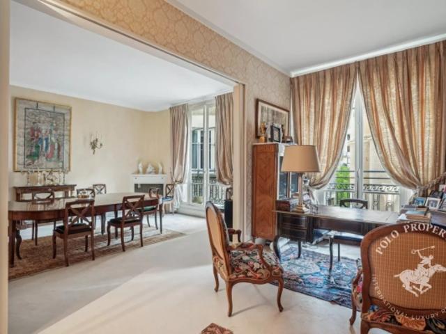 Etage élevé avec balcon Victor Hugo