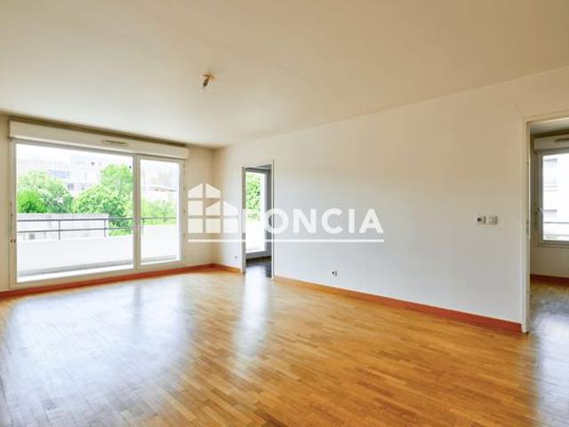 Appartement familial de 4 pièces 3 chambres avec une place de parking, proche des écoles, des commerces et des transports
