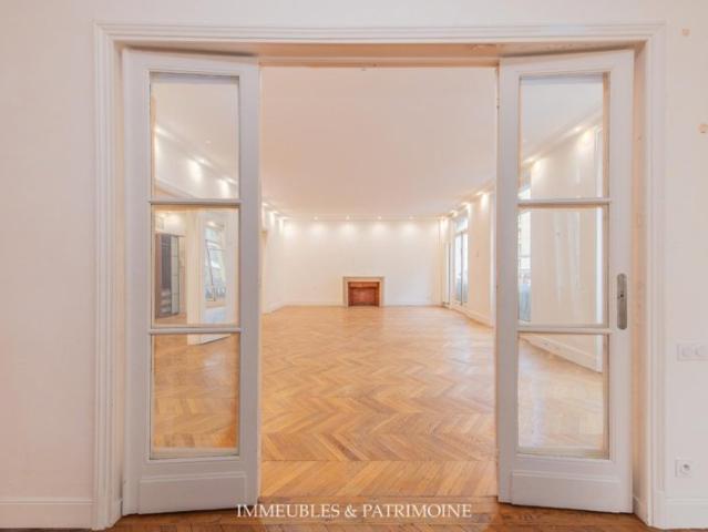 Appartement familial de réception de 325m2 5 chambres Paris 16e