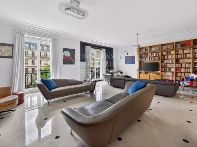 APPARTEMENT FAMILIAL ET DE RÉCEPTION AVEC VUE DÉGAGÉE