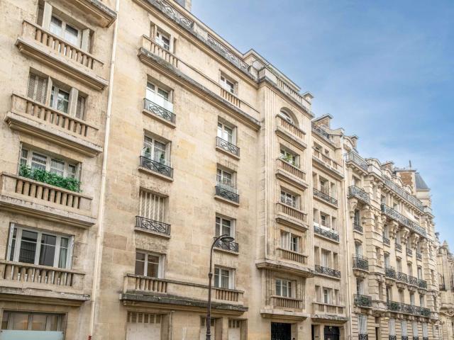 Appartement familial et de réception exceptionnel dans un bâ. 245m² Paris 16ème