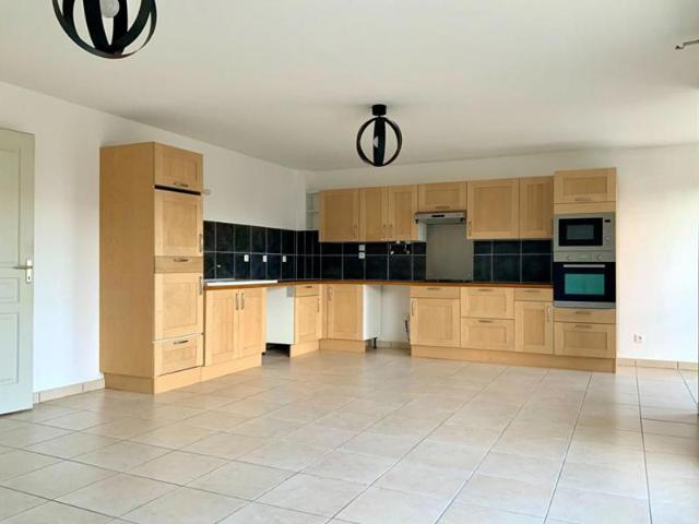 Appartement familial lumineux au premier étage avec balcon à Moret sur loing
