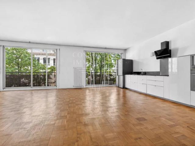 APPARTEMENT FAMILIAL LUMINEUX. BALCON