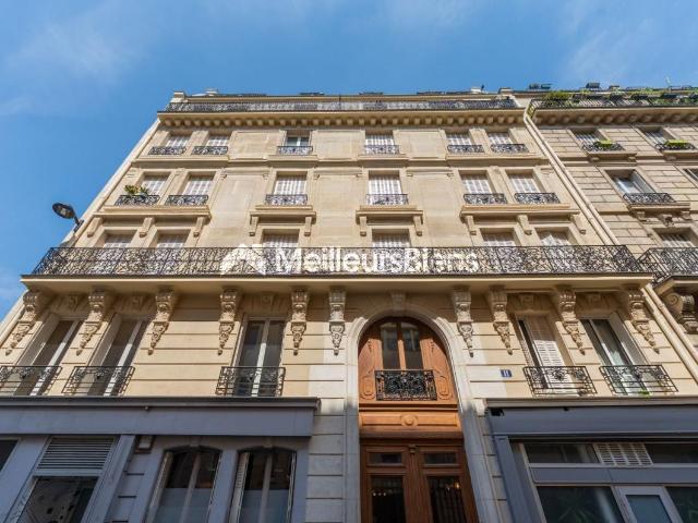 APPARTEMENT FAMILIAL RENOVE DANS RUE CALME QUARTIER ARSENAL