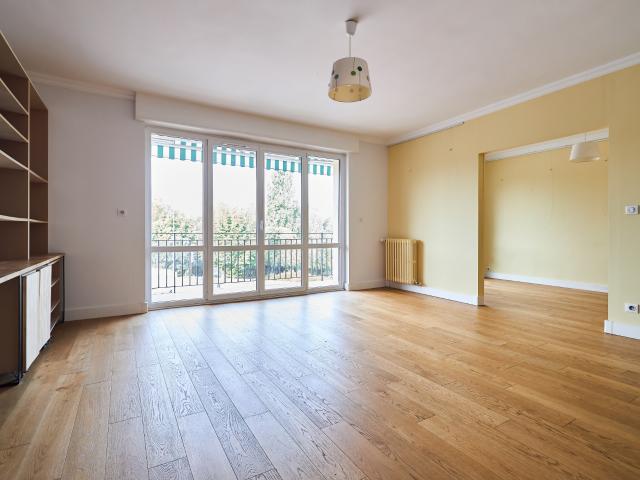Appartement Familiale Lumineuse T6 avec Balcon, cave et Garage Reims 51100