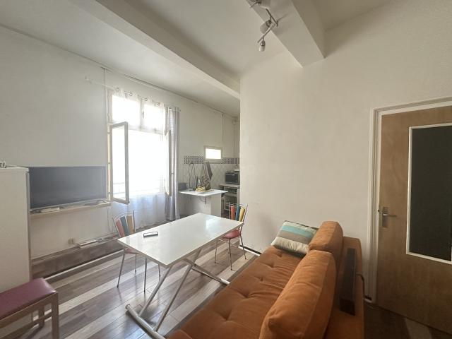 APPARTEMENT FAUX F2