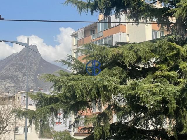 Appartement Fontaine 2 pièce s lumineux avec balcon