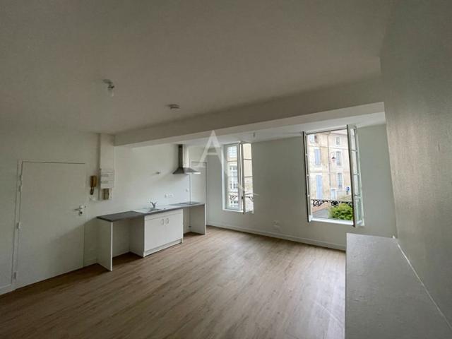 Appartement Fontenay Le Comte 1 pièce s 28.87 m2