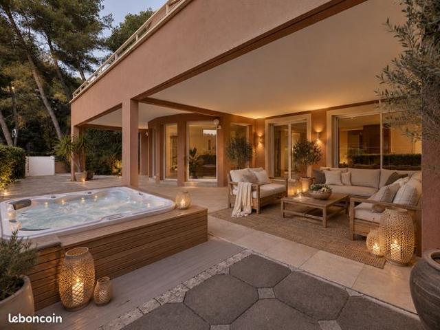 Appartement front de mer en rez de jardin avec accès mer privé
