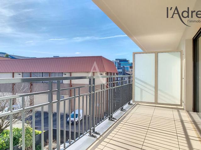 Appartement FRANCO SUISSE Suresnes quartier Belvédère 3 pièce s 61 m2 avec terrasse 8m² et parking boxé