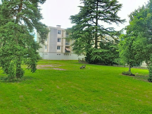 Appartement Francheville 3 pièces 77 m2, balcon, garage et cave