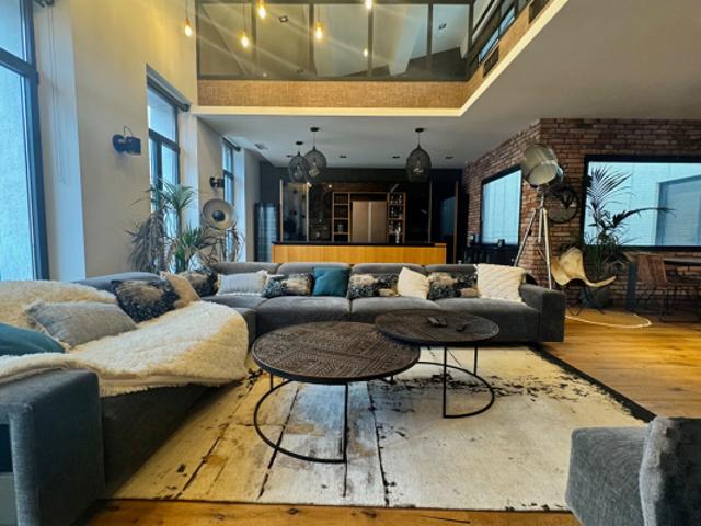 APPARTEMENT 4 PIECES RENOVÉ 130M² AVEC TERRASSE DE 22M² DERNIER ETAGE FREJUS CENTRE HISTORIQUE