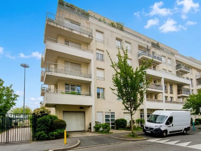 Appartement Fresnes 4 pièce s 98.79 m2 dernier étage avec terrasse