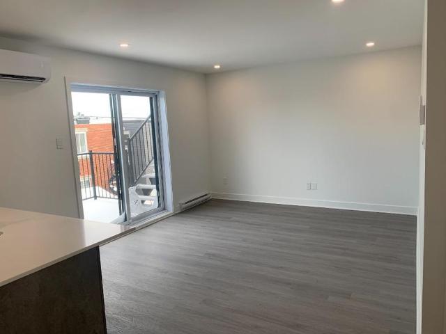 Appartement Grand 3 1/2 à Laval à louer