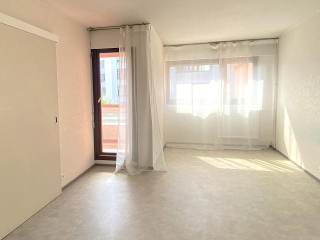 APPARTEMENT GUYANCOURT 1 pièce 38.83 m2