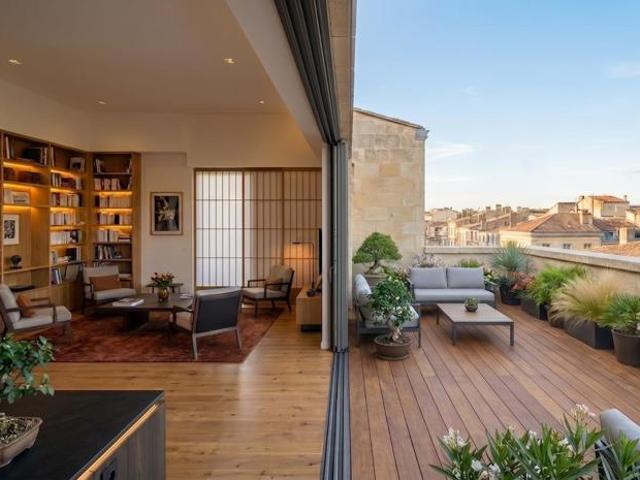 Appartement haut de gamme T3 bis TRAVERSANT vue GARONNE DOUBLE TERRASSE avec ascenseur et local vélo CHARTRONS !