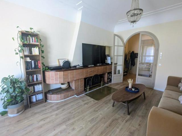 Appartement haussmannien rénové avec goût