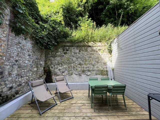 Appartement Honfleur Centre 2 pièces rénové de 32 m2 Plain pied Cour privative Sud Vue Bassin