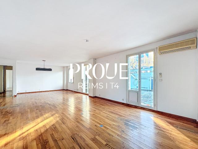 APPARTEMENT HYPER CENTRE VILLE