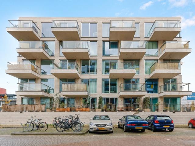 appartement in Amsterdam, Koningin Wilhelminaplein