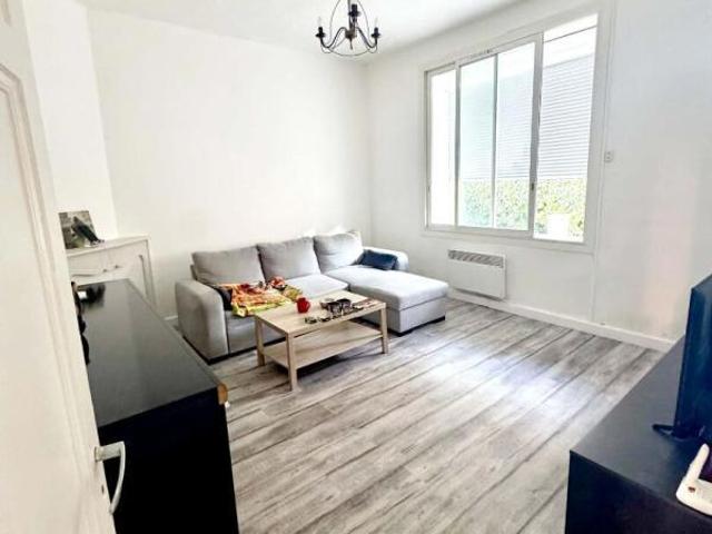 Appartement Istres 2 pièce s Avec Terrasse et Beau JARDIN
