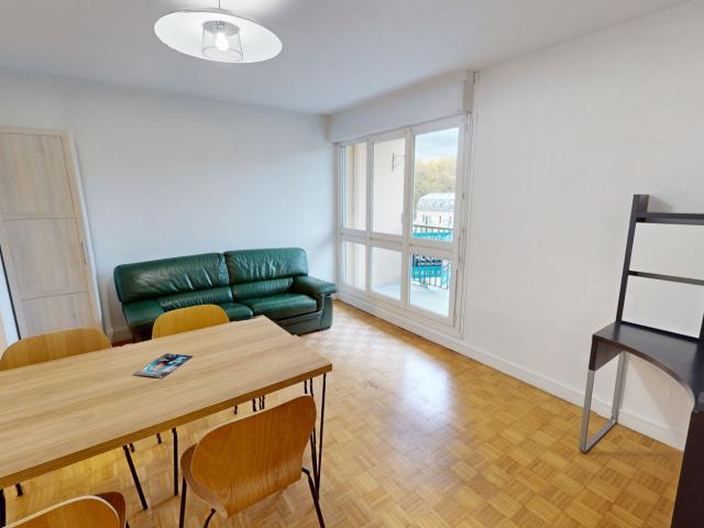 Appartement Ivry Sur Seine 2/3 pièces 55 m2 Balcon et Parking