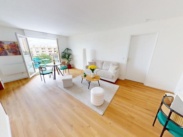 Appartement Ivry Sur Seine 2 pièces 48 m2 Balcon et Box