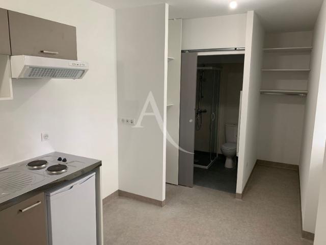 Appartement La Roche Sur Yon 1 pièce s 14.76 m2