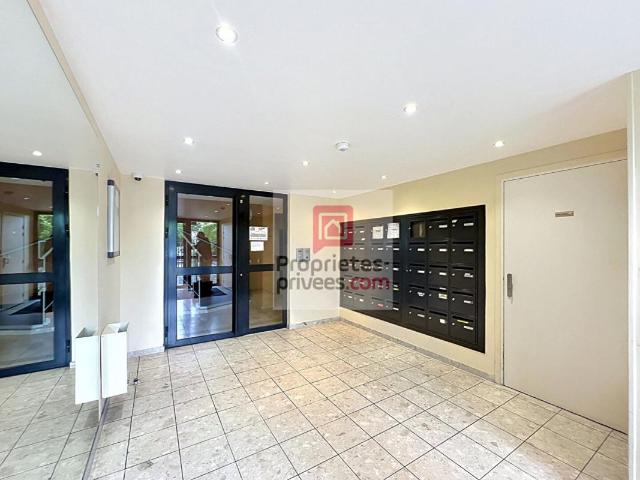 Appartement Les Essarts Le Roi 1 pièce s 28.2 m2