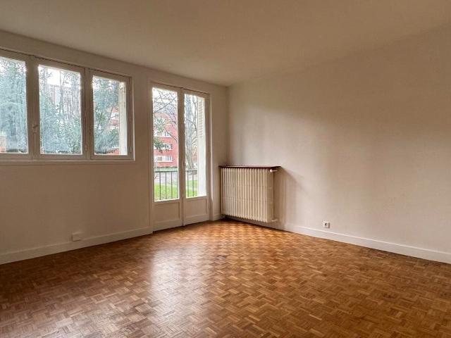 Appartement Livry Gargan 1 pièce s 32 m2