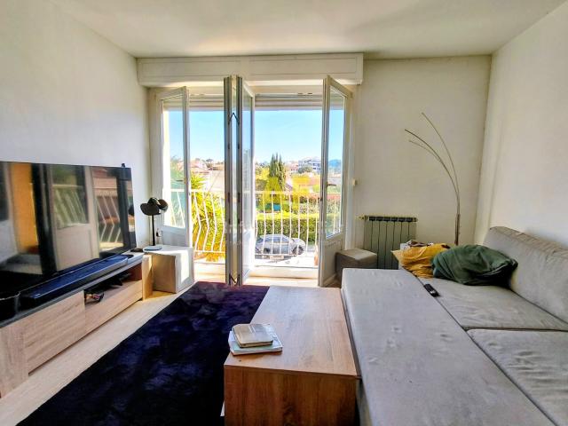 Saint Raphaël Appartement rénové loué 2 pièces avec garage et cave