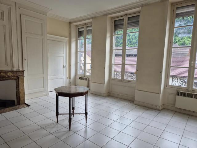 APPARTEMENT LUMINEUX