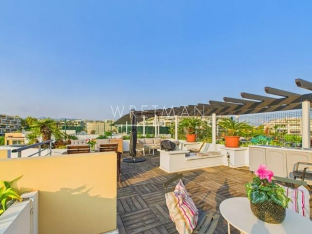 Appartement lumineux 3 pièces avec grande terrasse sur le toit Cagnes sur Mer