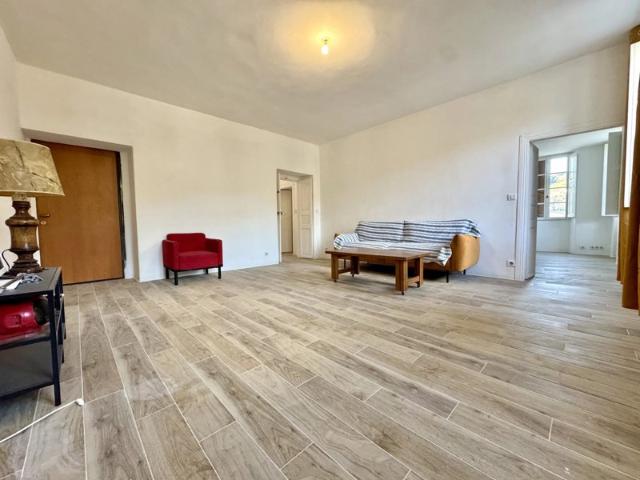 Appartement lumineux T3 au cœur du village de Vico – 74 m² avec grenier !