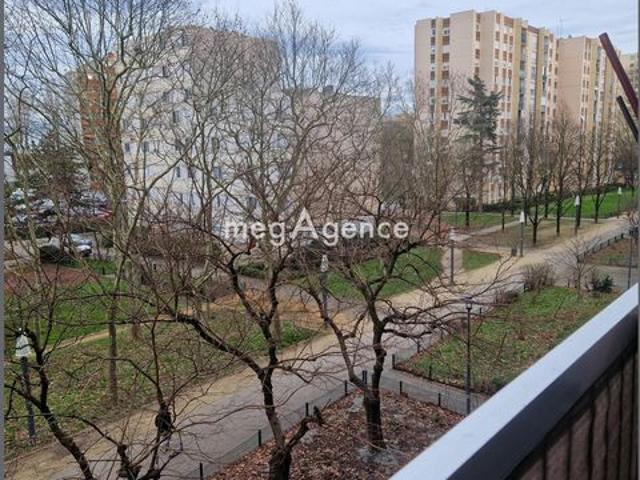 APPARTEMENT LUMINEUX TYPE 4 VAULX EN VELIN