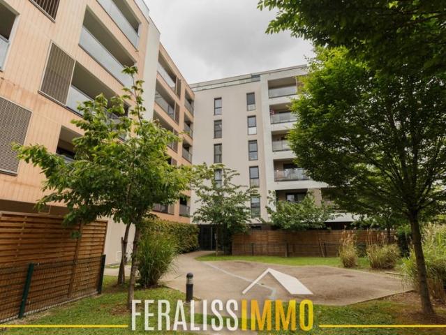 Appartement lumineux à deux pas de la gare !