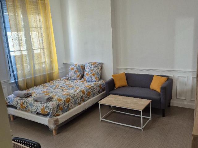 Appartement lumineux à louer à Reims, 1 pièce, 25m², situé au 2ème étage