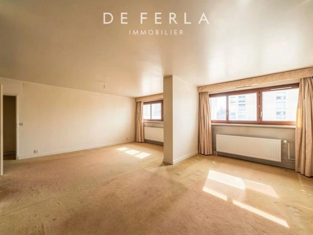 Appartement lumineux au 8è étage — 114 m² à réinventer entièrement