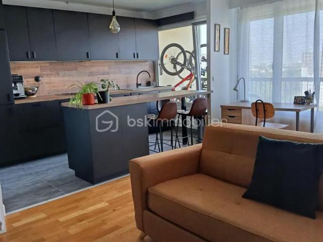 Appartement lumineux au cœur de la ville avec vue panoramique Antony!