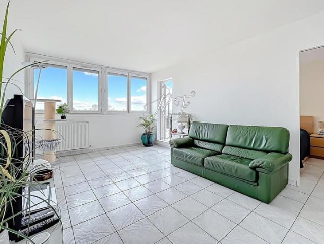Appartement lumineux au dernier étage