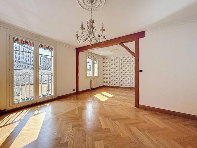 Appartement lumineux avec ascenseur et garage ? Gare à pied !