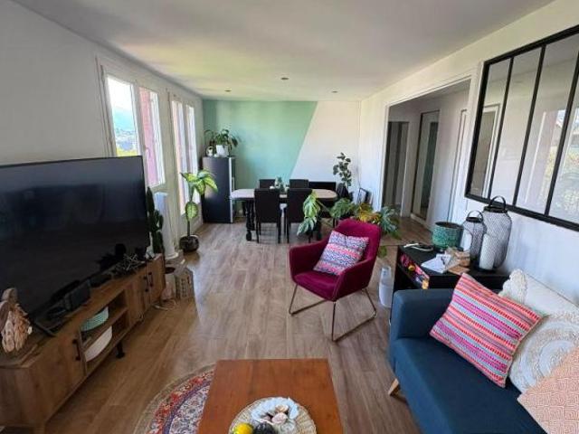 Appartement lumineux avec balcon à louer à Chambéry