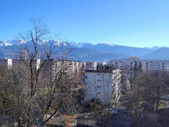 Appartement lumineux avec balcon à louer à Meylan