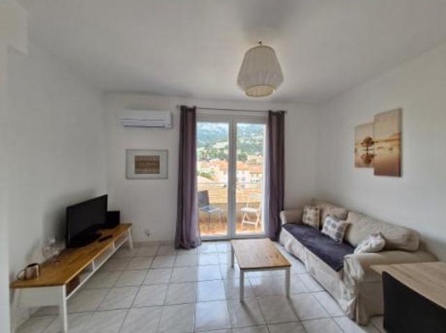 Appartement lumineux avec balcon à louer à Toulon