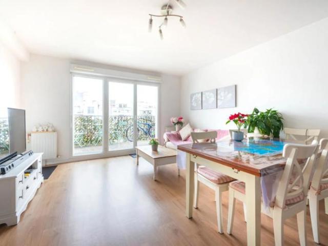 Appartement lumineux avec balcon à Trappes