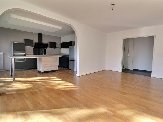 Appartement lumineux avec balcon, garage et cave