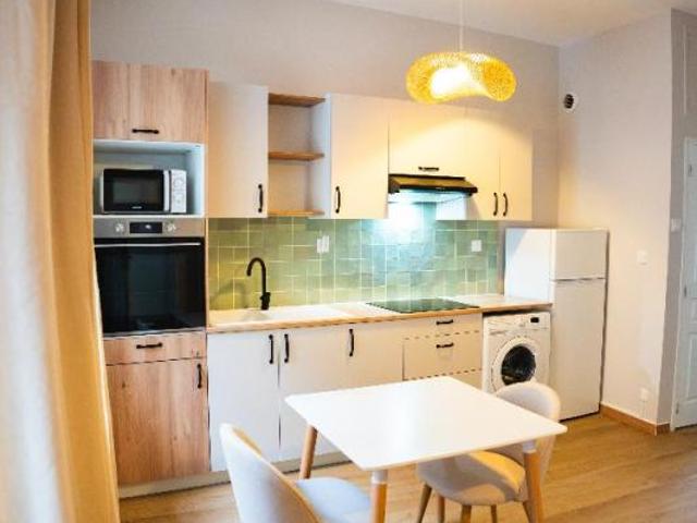 Appartement lumineux avec cour extérieure