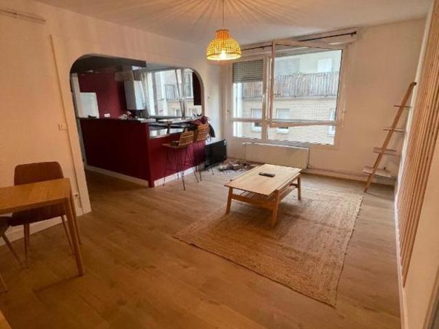 Appartement lumineux avec garage à louer à Rouen
