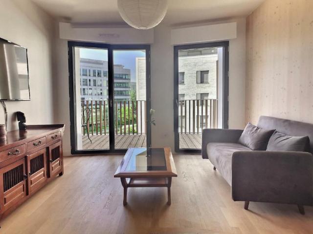 Appartement lumineux avec garage et terrasse à louer à Vé